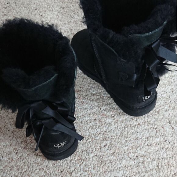 UGG SHORT BAILEY BOW II 2.0 BLACK WATER-RESISTANT SUEDE BOOTS size 5.5 - Picture 6 of 11